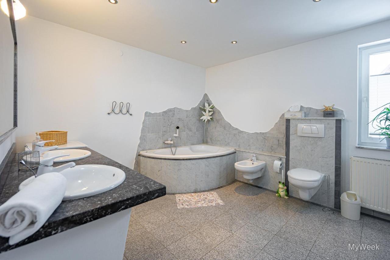 Dom Artysty, Myweek Villa Bystrzyca Kłodzka Exteriör bild